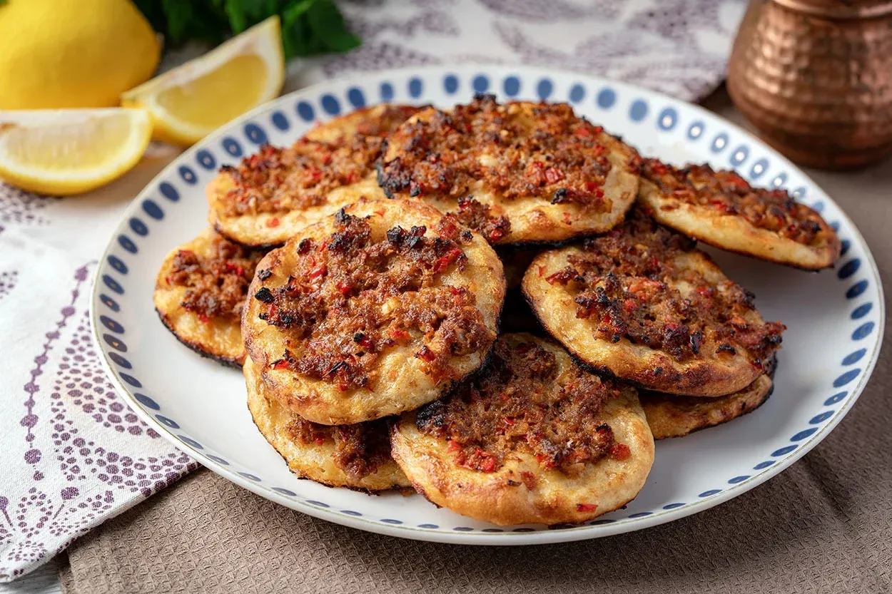 KUŞ GÖZÜ LAHMACUN